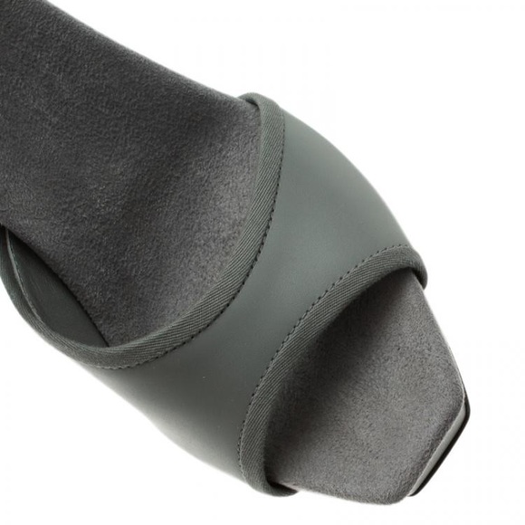 Gucci Grey Leather and Fabric Gail Ankle Cuff Platform Sandals - Picture 5 of 10